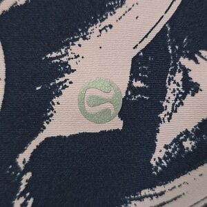 Lululemon graffiti Wunder Under New without tags